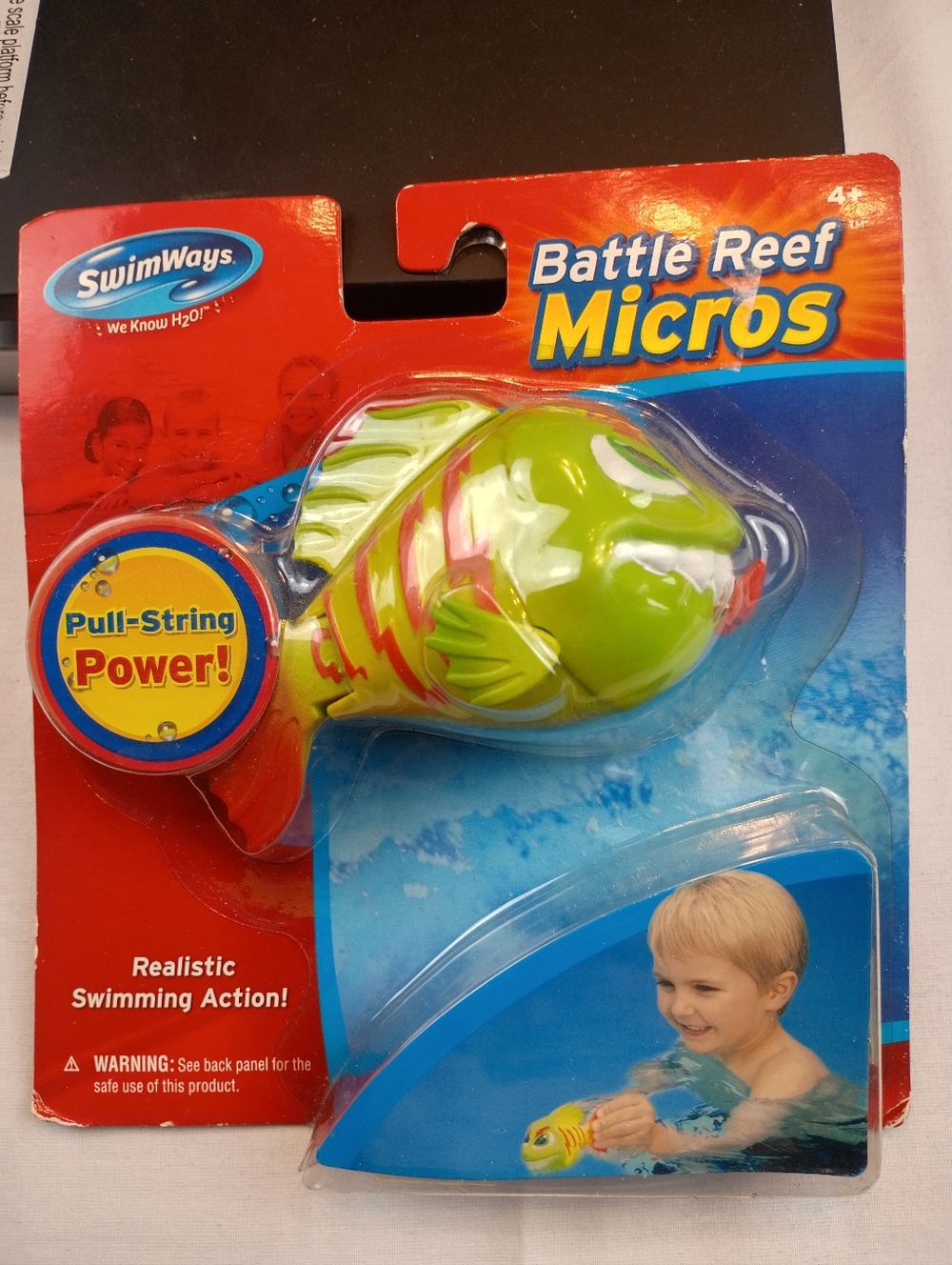 #4015 SwimWays Battle Reef Micros Pull-String Fish Toy